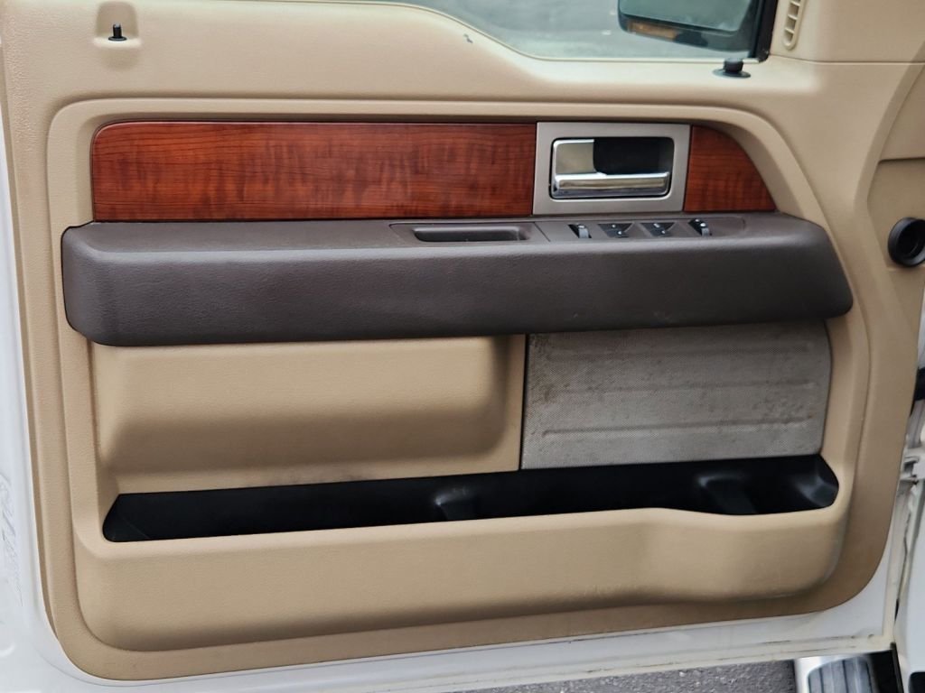 2010-Ford-F150_7040-10