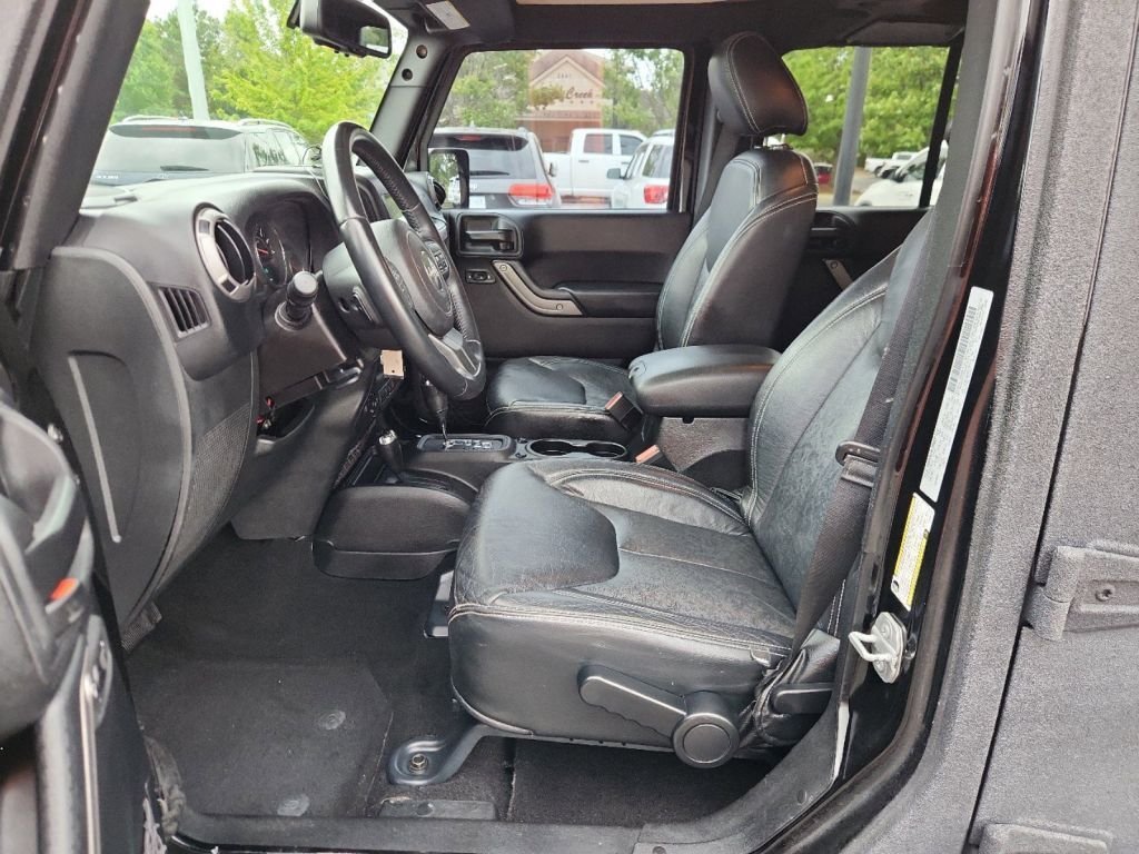 2015-Jeep-Wrangler_556174-12