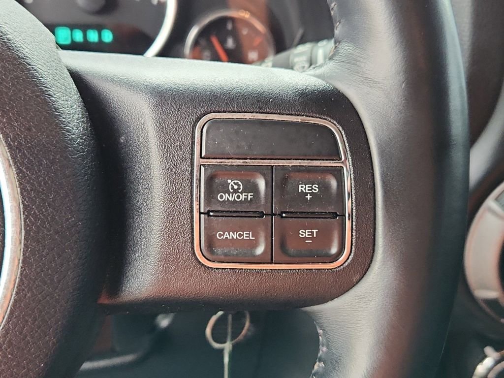 2015-Jeep-Wrangler_556174-16