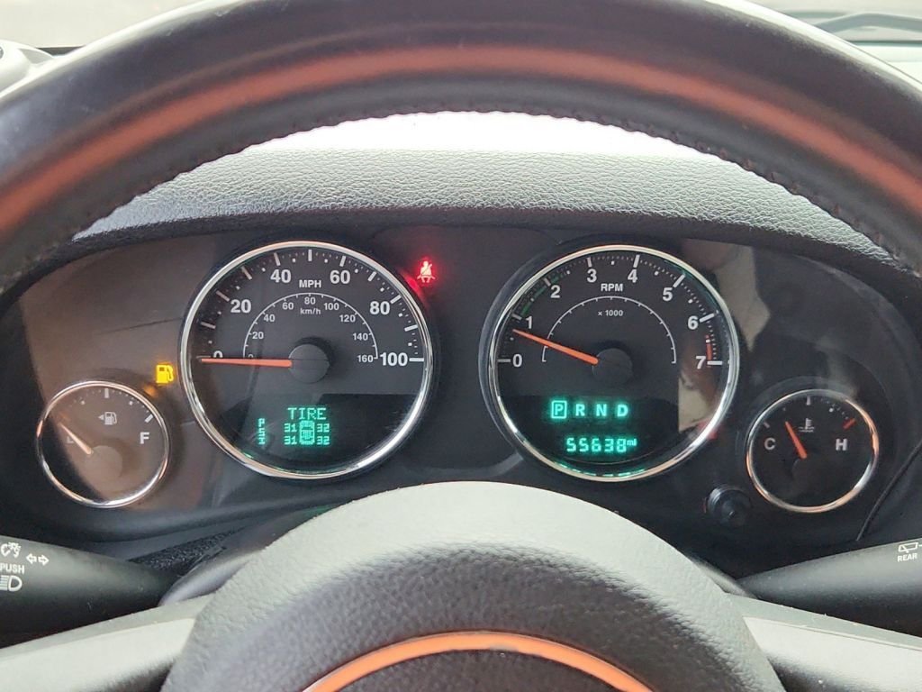 2015-Jeep-Wrangler_556174-17