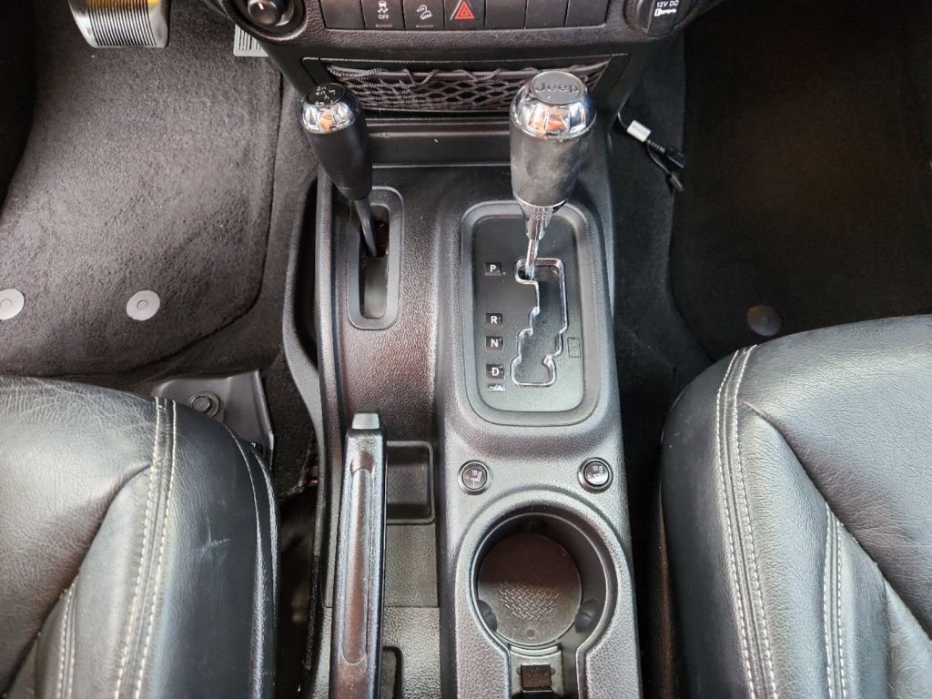 2015-Jeep-Wrangler_556174-19