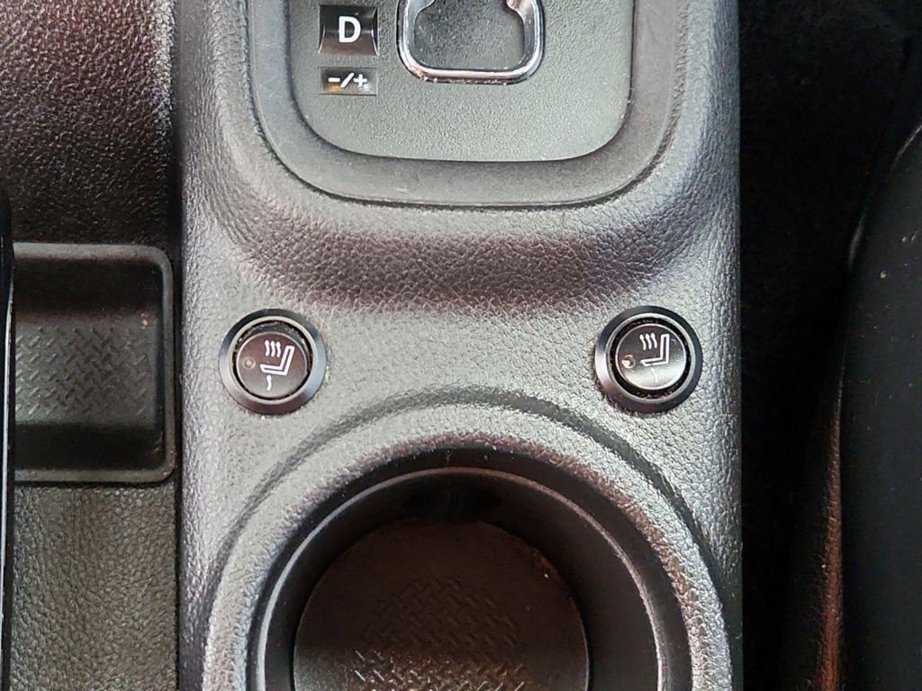 2015-Jeep-Wrangler_556174-20