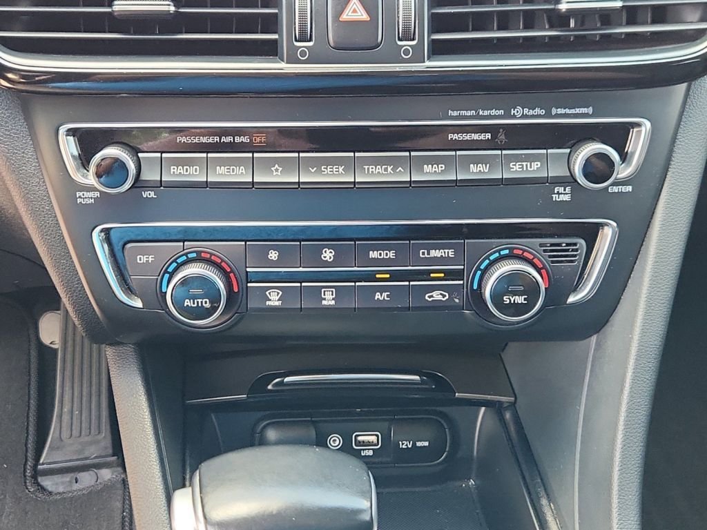 2018-Kia-Optima_239650-23