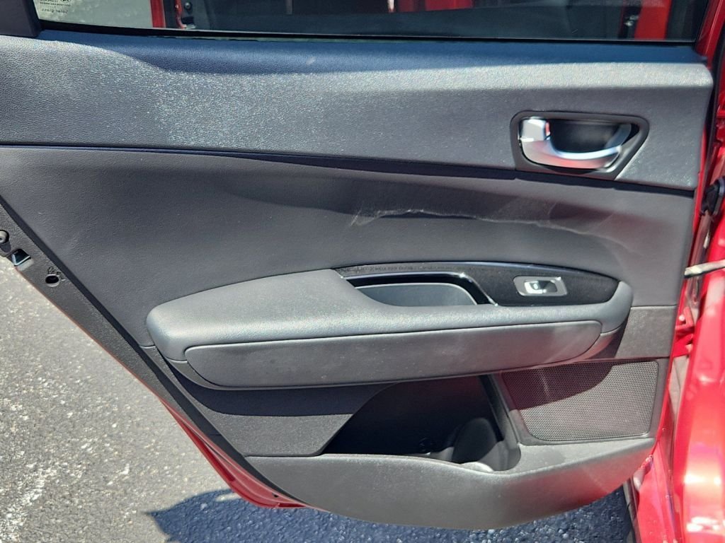 2018-Kia-Optima_239650-26