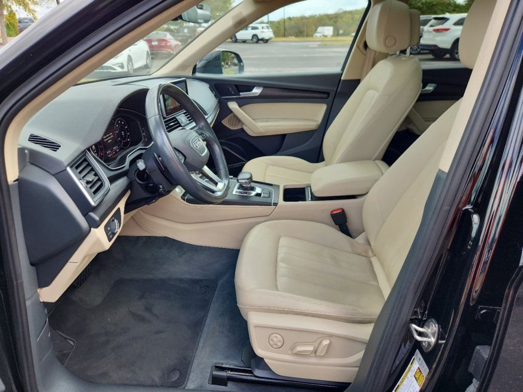 2019-Audi-Q5_132750-13 (1)