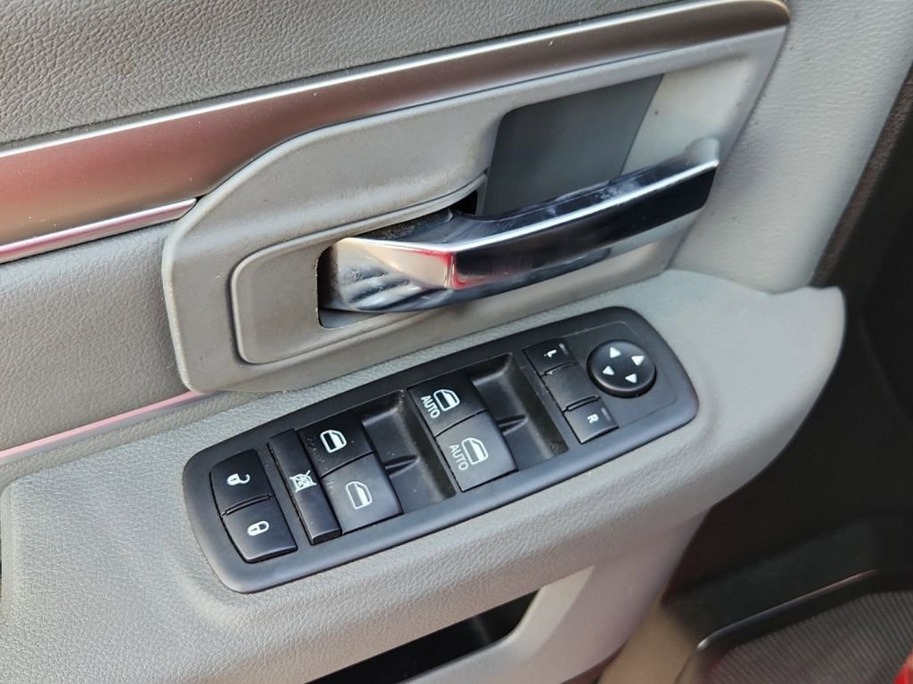 2019-Ram-1500_Ds_638031-12