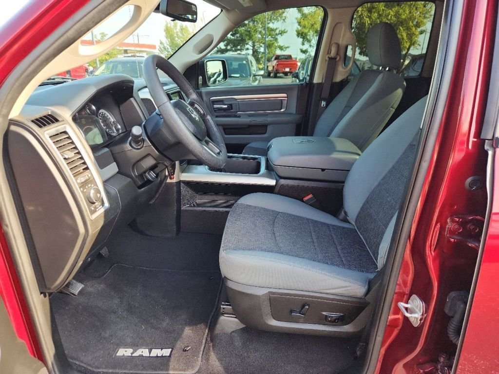 2019-Ram-1500_Ds_638031-14