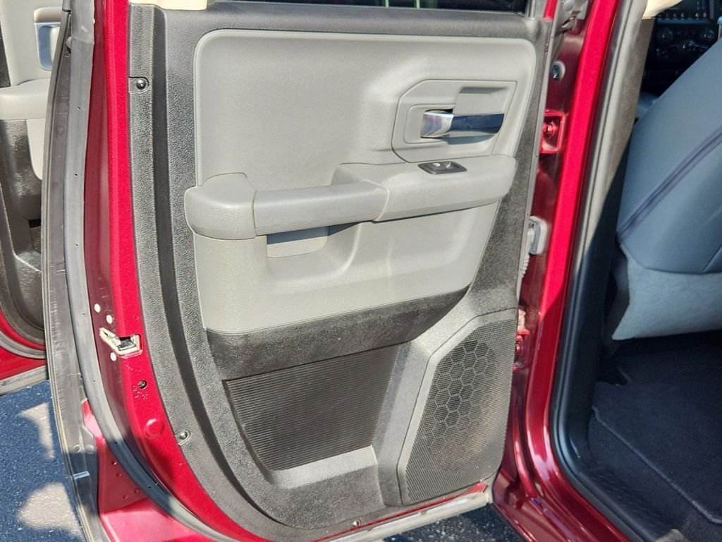 2019-Ram-1500_Ds_638031-25