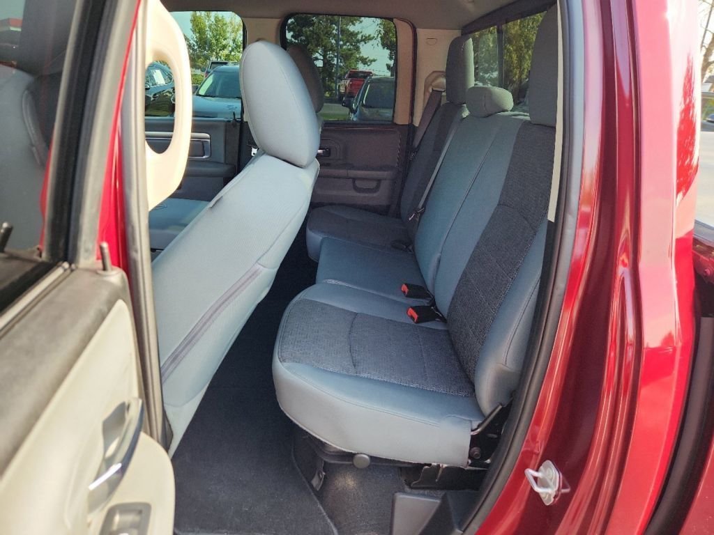 2019-Ram-1500_Ds_638031-26