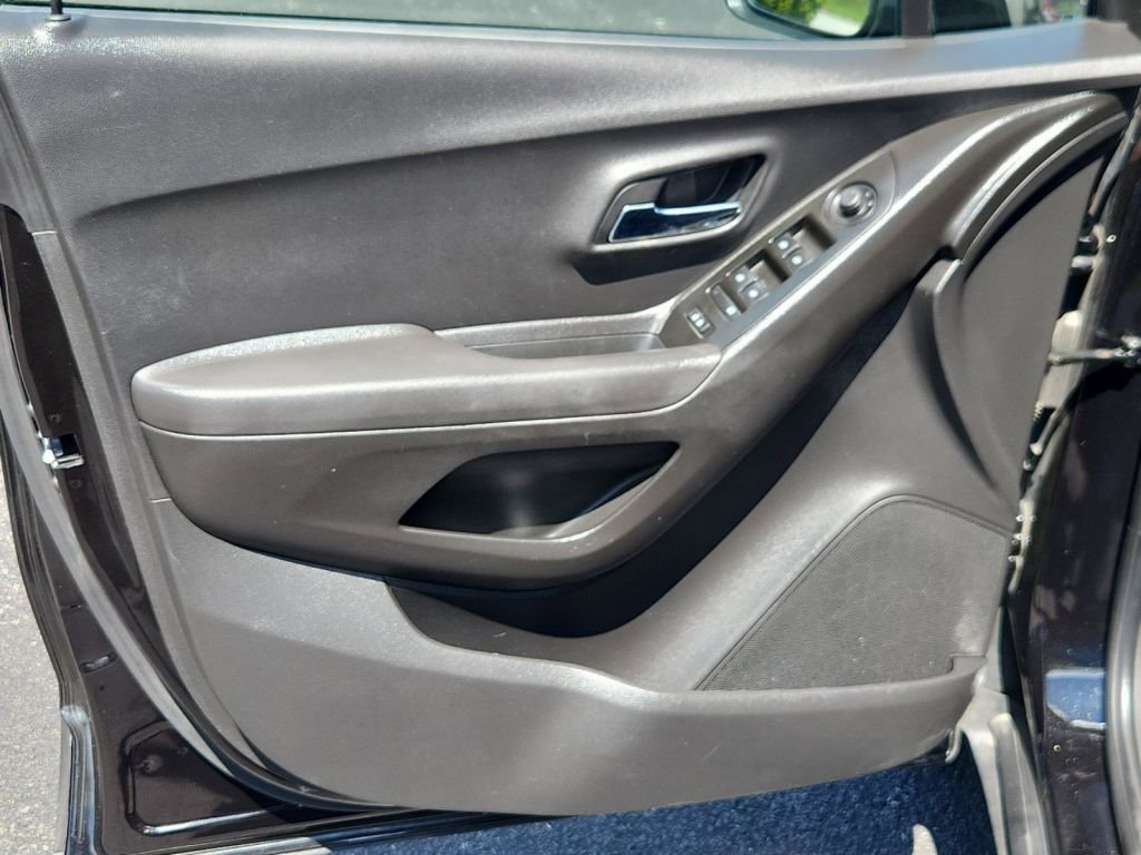 2020-Chevrolet-Trax_027066-11