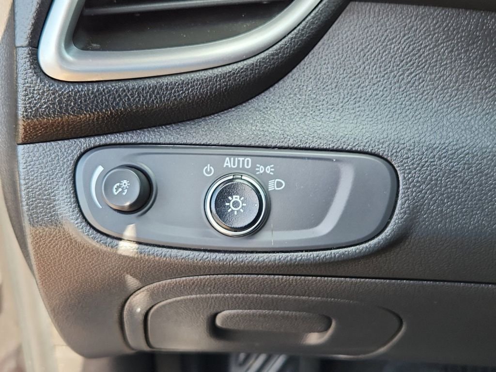 2020-Chevrolet-Trax_027066-15