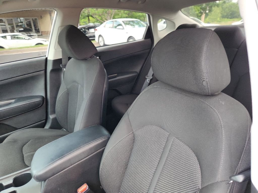 2020-Kia-Optima_381595-13