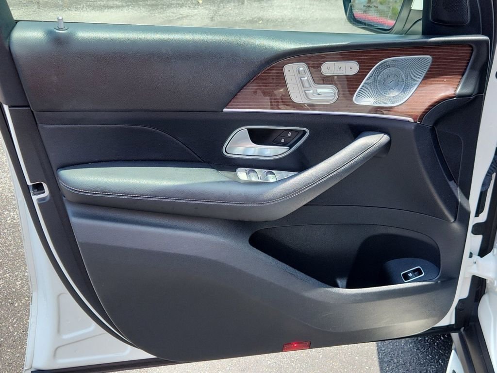 2021-Mercedes-benz-Gl_Class_382342-11