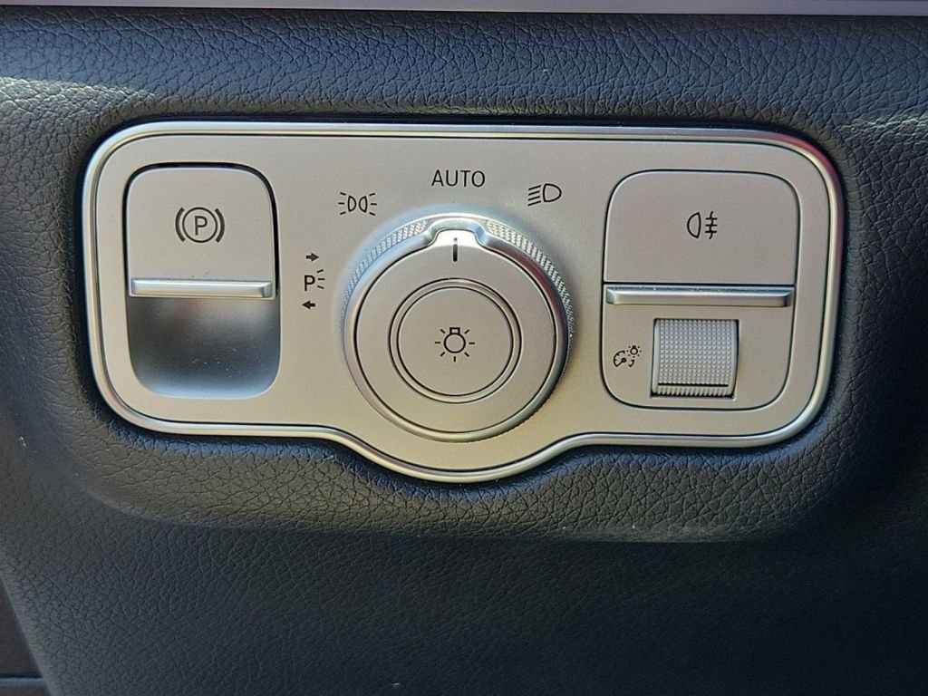 2021-Mercedes-benz-Gl_Class_382342-16