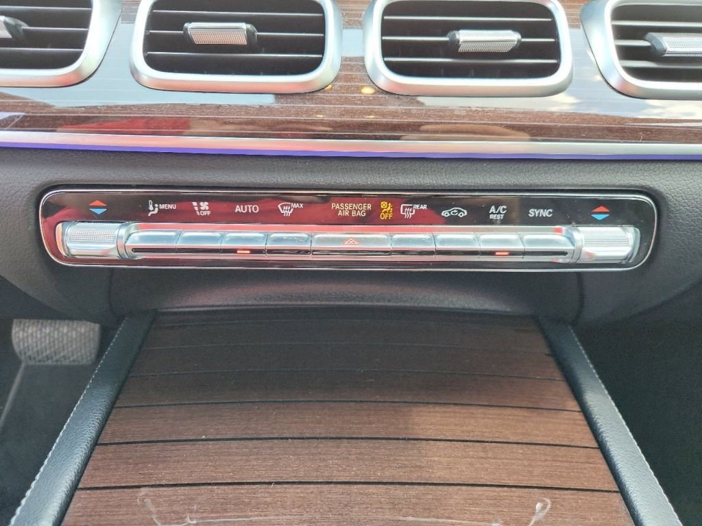 2021-Mercedes-benz-Gl_Class_382342-25