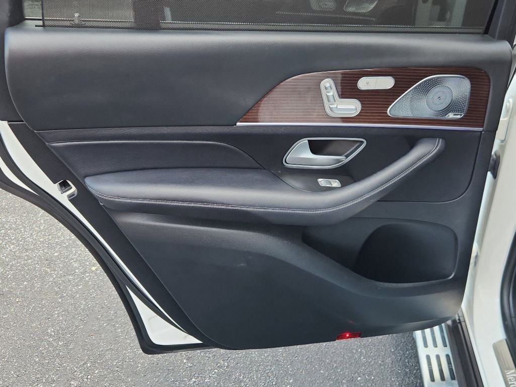 2021-Mercedes-benz-Gl_Class_382342-28